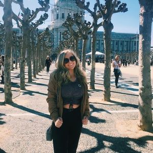 Meet your Posher, Macy